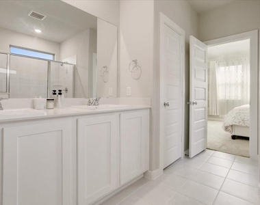 4801 Whitehill Trail - Photo Thumbnail 17