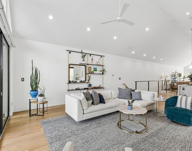 4404 Capitol Avenue - Photo Thumbnail 23