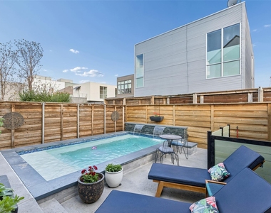 4404 Capitol Avenue - Photo Thumbnail 4