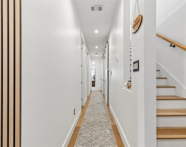 4404 Capitol Avenue - Photo Thumbnail 8
