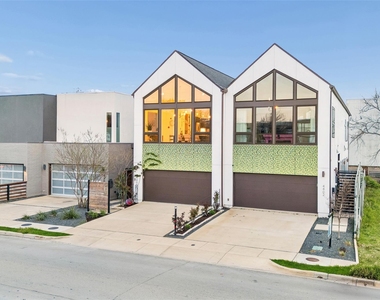 4404 Capitol Avenue - Photo Thumbnail 2