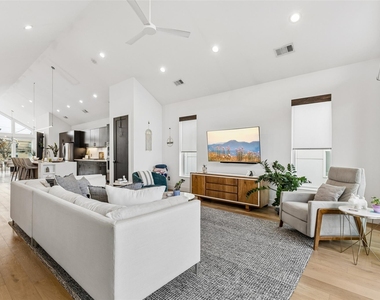 4404 Capitol Avenue - Photo Thumbnail 24