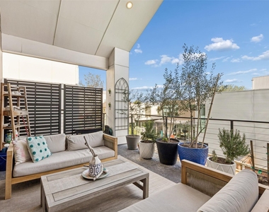 4404 Capitol Avenue - Photo Thumbnail 34