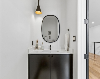 4404 Capitol Avenue - Photo Thumbnail 32