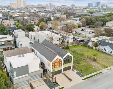 4404 Capitol Avenue - Photo Thumbnail 3