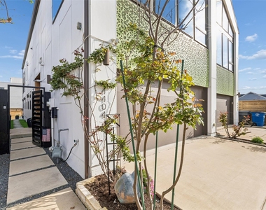4404 Capitol Avenue - Photo Thumbnail 5