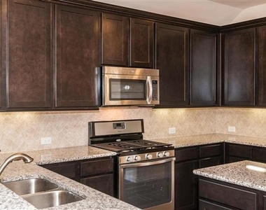 2708 Lake Ridge Drive - Photo Thumbnail 7