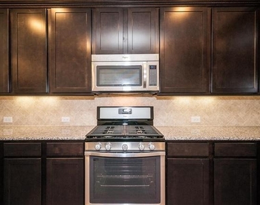 2708 Lake Ridge Drive - Photo Thumbnail 10