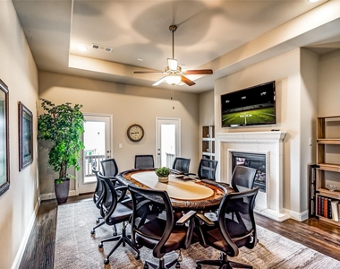 3990 Sevilla Drive - Photo Thumbnail 8