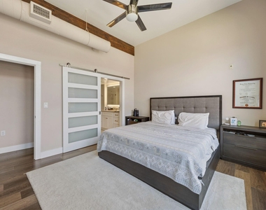 2502 Live Oak Street - Photo Thumbnail 13