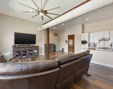 2502 Live Oak Street - Photo Thumbnail 4