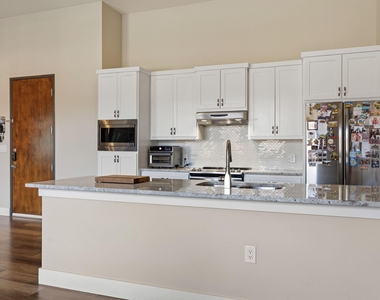 2502 Live Oak Street - Photo Thumbnail 7