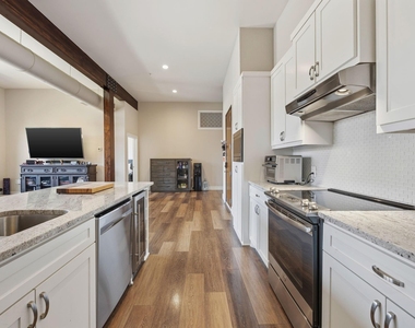 2502 Live Oak Street - Photo Thumbnail 10