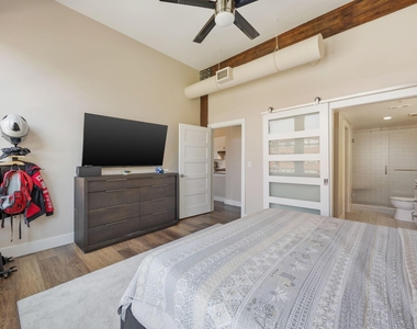 2502 Live Oak Street - Photo Thumbnail 14