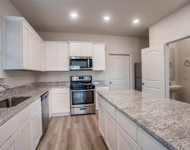 308 Stone Court - Photo Thumbnail 6