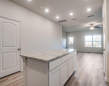 308 Stone Court - Photo Thumbnail 7