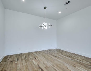 708 W 9th Street - Photo Thumbnail 4