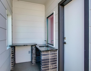708 W 9th Street - Photo Thumbnail 28