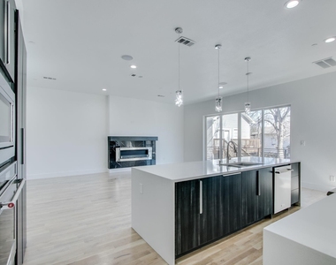 708 W 9th Street - Photo Thumbnail 13