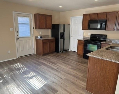 412 Marble Creek Drive - Photo Thumbnail 3