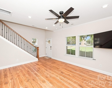 105 Goodson Place - Photo Thumbnail 7