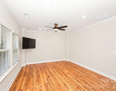 105 Goodson Place - Photo Thumbnail 8