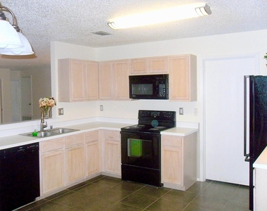 3107 Westview Drive - Photo Thumbnail 5