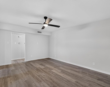 4652 Matilda Street - Photo Thumbnail 8