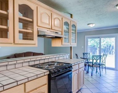 631 Valley View Drive - Photo Thumbnail 10