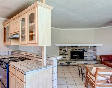 631 Valley View Drive - Photo Thumbnail 7