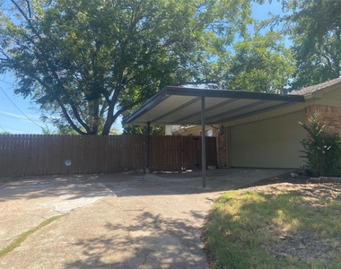 423 Shady Brook Place - Photo Thumbnail 19