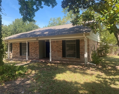 423 Shady Brook Place - Photo Thumbnail 2