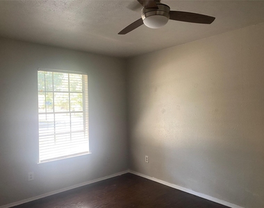 423 Shady Brook Place - Photo Thumbnail 17