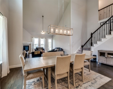 333 Foxthorne Way - Photo Thumbnail 10
