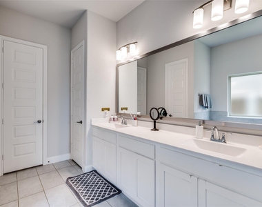 333 Foxthorne Way - Photo Thumbnail 17