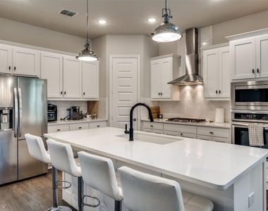 333 Foxthorne Way - Photo Thumbnail 11
