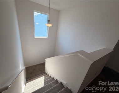 242 Redondo Drive - Photo Thumbnail 9