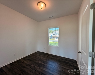 242 Redondo Drive - Photo Thumbnail 2