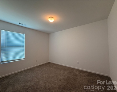 242 Redondo Drive - Photo Thumbnail 16