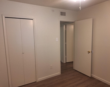 3946 Queens Court - Photo Thumbnail 21