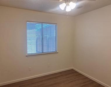 3946 Queens Court - Photo Thumbnail 19
