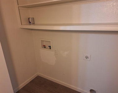 3946 Queens Court - Photo Thumbnail 22