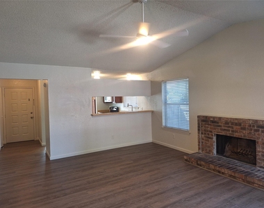 3946 Queens Court - Photo Thumbnail 5
