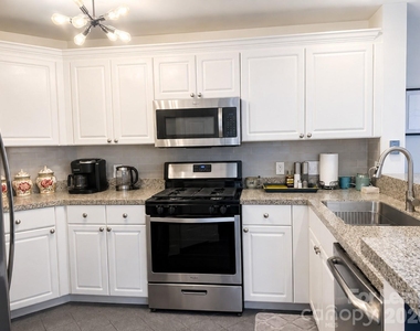 18015 Kings Point Drive - Photo Thumbnail 1