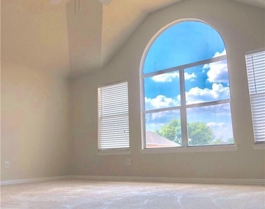3633 Bonita Drive - Photo Thumbnail 11