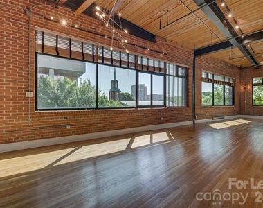 310 Arlington Avenue - Photo Thumbnail 10