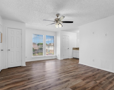 2205 Chase Court - Photo Thumbnail 14
