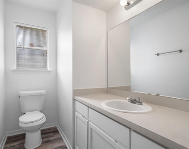 2205 Chase Court - Photo Thumbnail 11