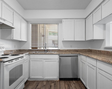 2205 Chase Court - Photo Thumbnail 8