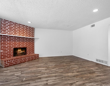 2205 Chase Court - Photo Thumbnail 4